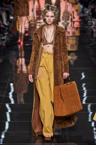 Look 14
